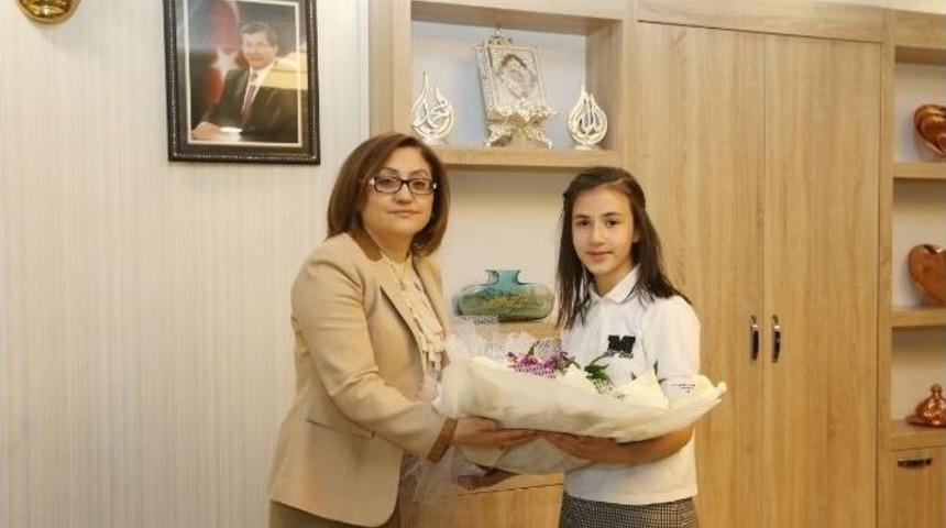 Fatma Şahin Koltuğunu &Ccedil;ocuklara Bıraktı