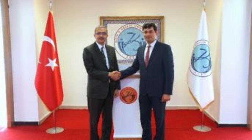 7 Aralık Üniversitesi Adını Dünyaya Duyurdu