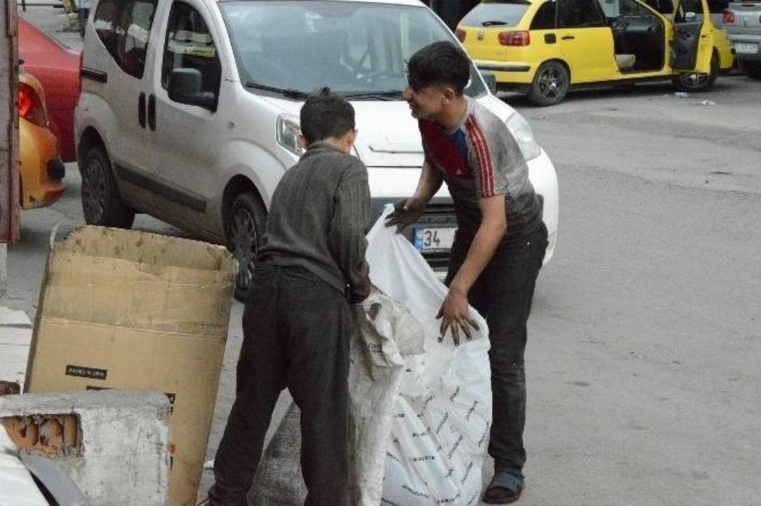 &Ccedil;ocuk İş&ccedil;iler Bayramı &Ccedil;alışarak Ge&ccedil;irdi