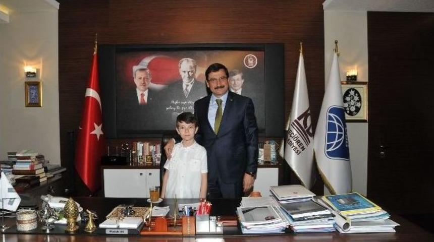 Ke&ccedil;i&ouml;ren Belediye Başkanı Koltuğunu Devretti