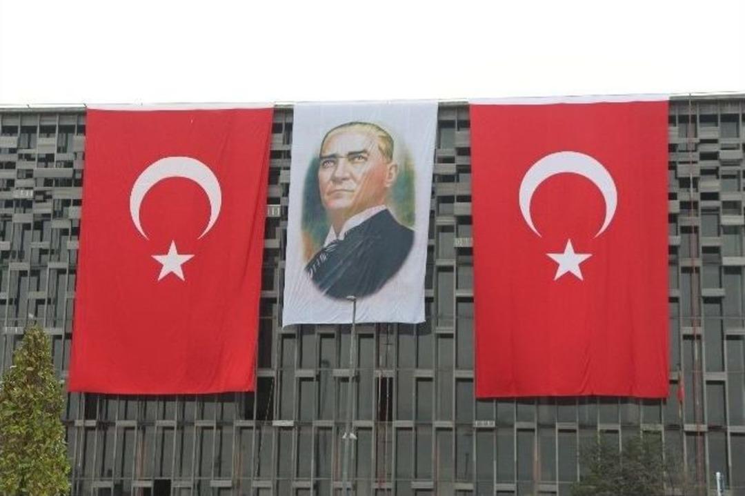 Taksim&rsquo;de 23 Nisan Coşkusu