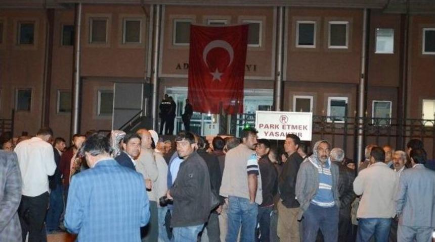 Pkk Operasyonunda G&ouml;zaltına Alınan 15 Kişiden 7&rsquo;si Tutuklandı