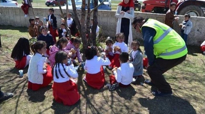 &Ccedil;adırkaya&rsquo;da 23 Nisan Etkinliği Renkli G&ouml;r&uuml;nt&uuml;lere Sahne Oldu