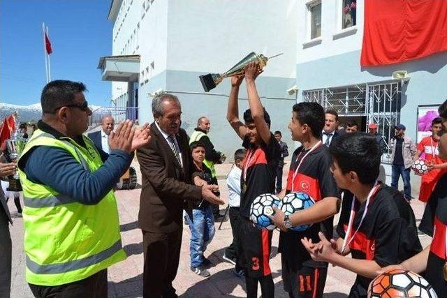 Çadırkaya’da 23 Nisan Etkinliği Renkli Görüntülere Sahne Oldu