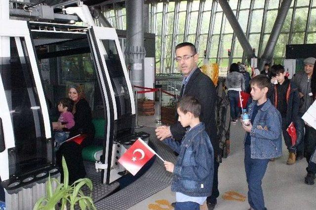 Bursa’da Çocukların Ücretsiz Teleferik Sevinci