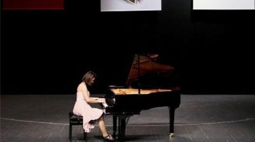 Gen&ccedil; Piyanistten Klasik M&uuml;zik Ziyafeti