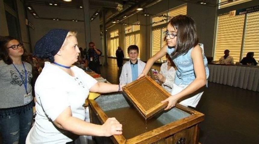 Minik &Ouml;ğrenciler Bilim Eğlencesinde Kağıt Yaptılar