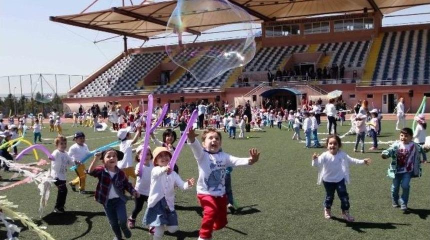 Minikler Karada, U&ccedil;urtmalar Havada 23 Nisan&rsquo;ı Kutladı