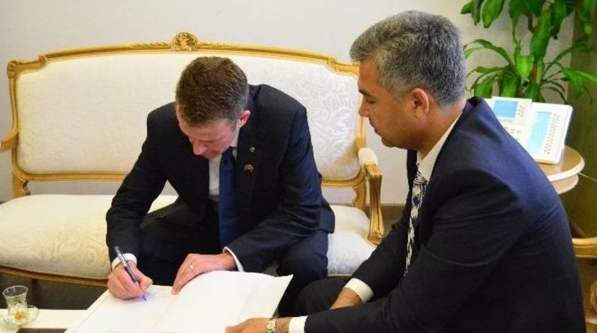 Avustralya Gazi İşleri Bakanı Dan Tehan &Ccedil;anakkale&rsquo;de