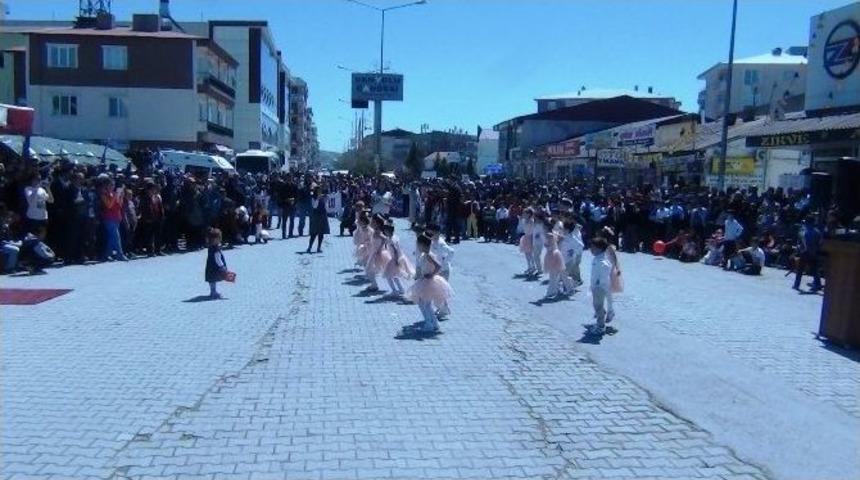 Erciş&rsquo;te 23 Nisan Coşkusu