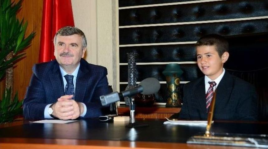 Başkan Aky&uuml;rek Makamı &Ccedil;ocuklara Devretti