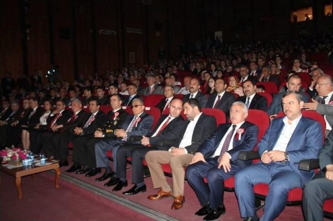 23 Nisan &Ccedil;ocuklarından Halk Oyunu G&ouml;sterisi