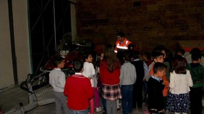 Afad&rsquo;ın Hizmet İ&ccedil;i Ve Okullara Y&ouml;nelik Eğitim Faaliyetleri Devam Ediyor