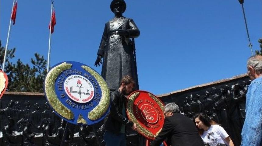 Erzurum Chp İl Başkanlığından Atat&uuml;rk Anıtına &Ccedil;elenk
