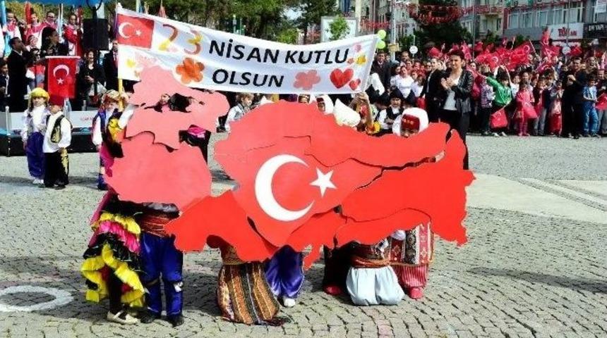 Uşak&rsquo;ta 23 Nisan Ulusal Egemenlik Ve &Ccedil;ocuk Bayramı