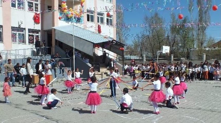 Malazgirt&rsquo;te 23 Nisan Kutulama Etkinliği