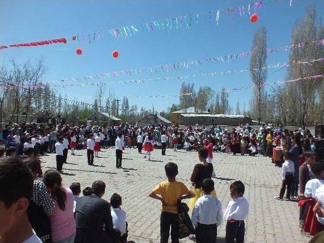 Malazgirt’te 23 Nisan Kutulama Etkinliği