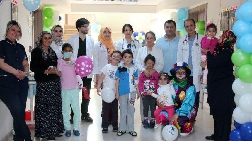 Meram Tıp Fak&uuml;ltesindeki Hasta &Ccedil;ocuklar Bayramlarını Kutladı