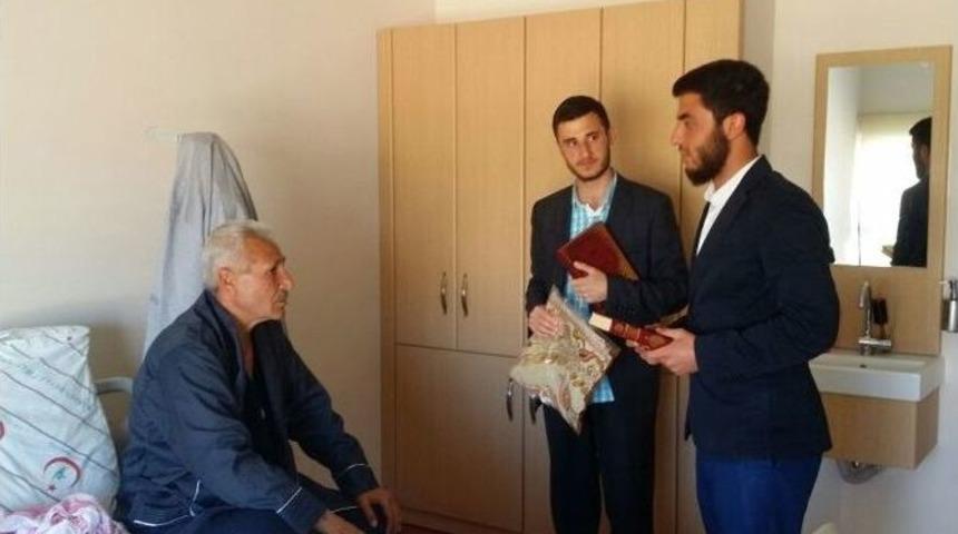 Mardin&rsquo;de Hastalara Kur&rsquo;an&rsquo;ı Kerim Ve Seccade Hediye Edildi