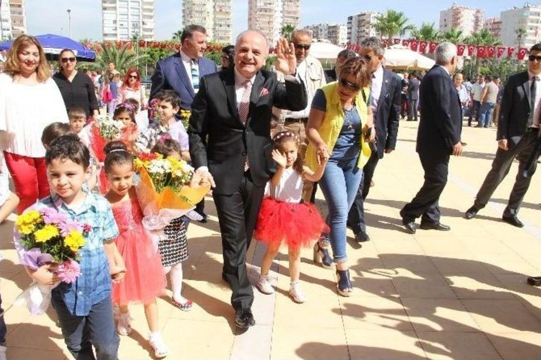 Mersin&rsquo;de &Ccedil;ocuklar Bayramlarını Coşkuyla Kutladı
