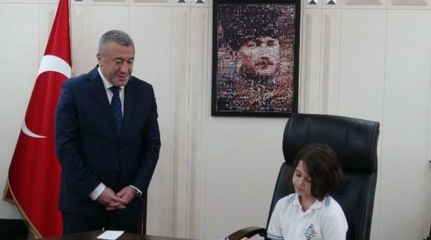 Mustafa &Ccedil;alışkan Koltuğunu Devretti
