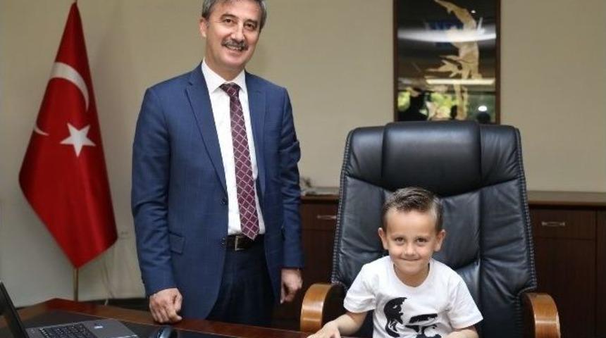 Başkan Şirin, Makamını Zeynepsu Ve Emir&rsquo;e Teslim Etti