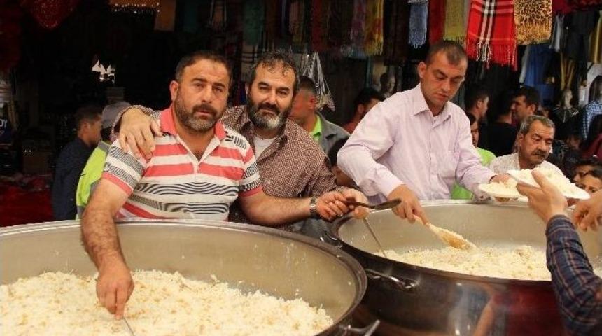 Semerciler &Ccedil;arşısı Esnafından Kutlu Doğum Pilavı İkramı