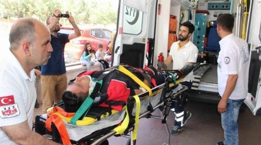 Şanlıurfa&rsquo;da Polis Ekipleri Kaza Yaptı: 2 Yaralı