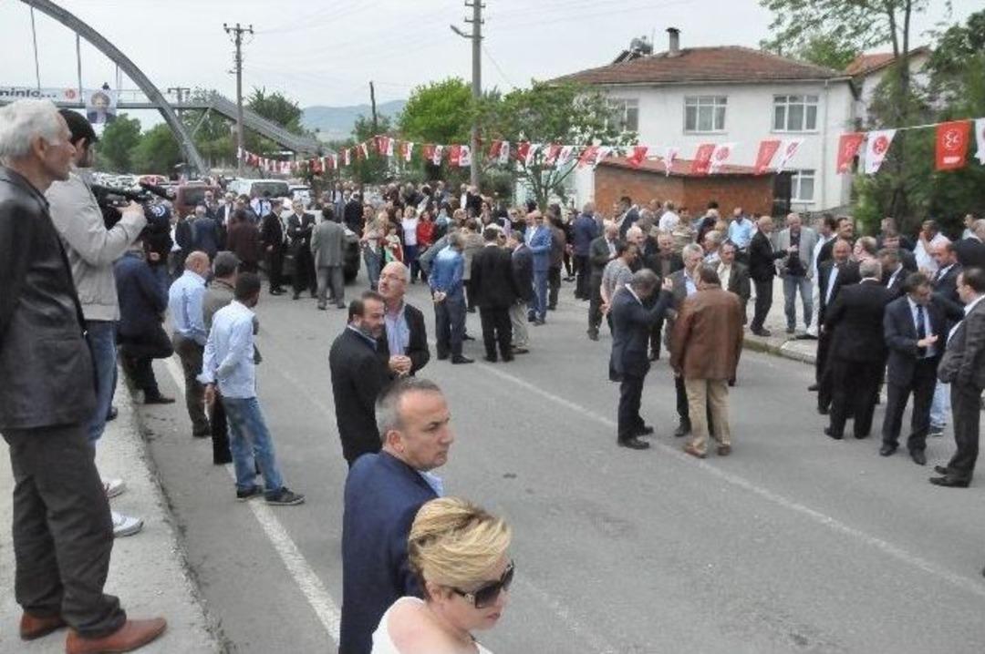 Mhp Genel Başkan Adayı Meral Akşener Partilileri Selamladı