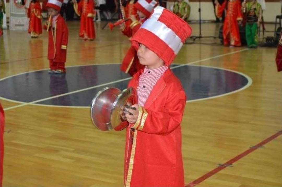 &Ccedil;ocuklar 23 Nisan&rsquo;ı Atıklardan Yaptıkları Enstr&uuml;manlarla Kutladı