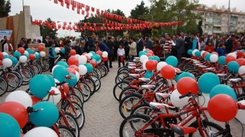 &Ccedil;ocuk Bayramı&rsquo;nda Bisiklet Hediyesi