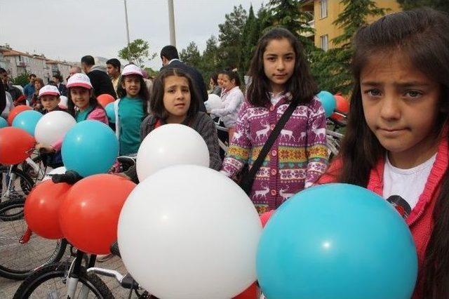 Çocuk Bayramı’nda Bisiklet Hediyesi