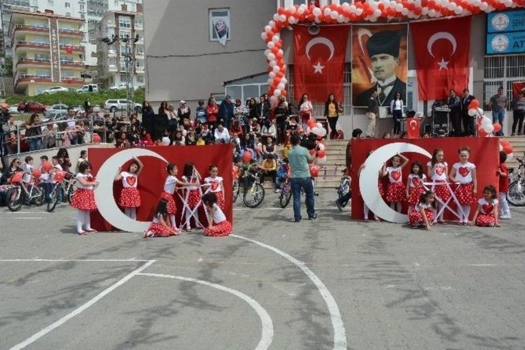 Sinop&rsquo;ta 23 Nisan Coşkulu Ge&ccedil;ti