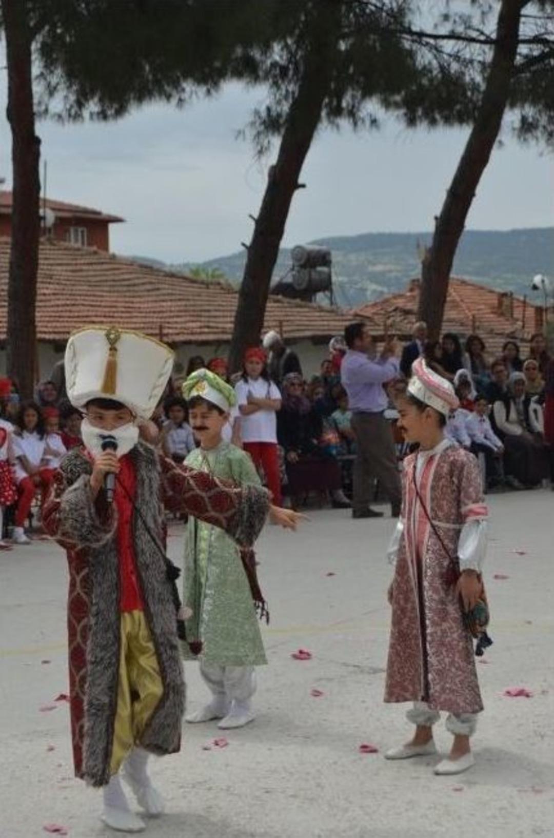 Selendi De 23 Nisan Coşkusu