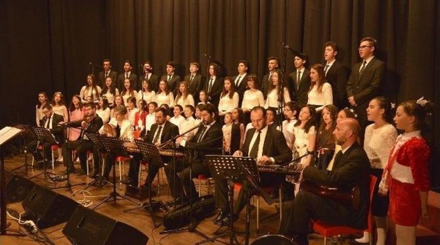 Tepebaşı&rsquo;nda &Ccedil;ocuklardan 23 Nisan Konseri