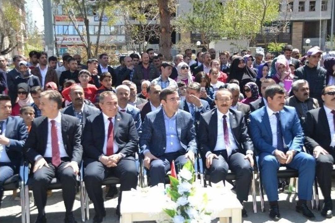 Kalkınma Bakanı Cevdet Yılmaz Bisiklete Binip, Sağlıklı Yaşama Dikkat &Ccedil;ekti