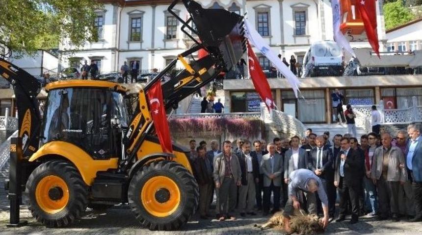 Niksar Belediyesi Makine Parkını G&uuml;&ccedil;lendirdi