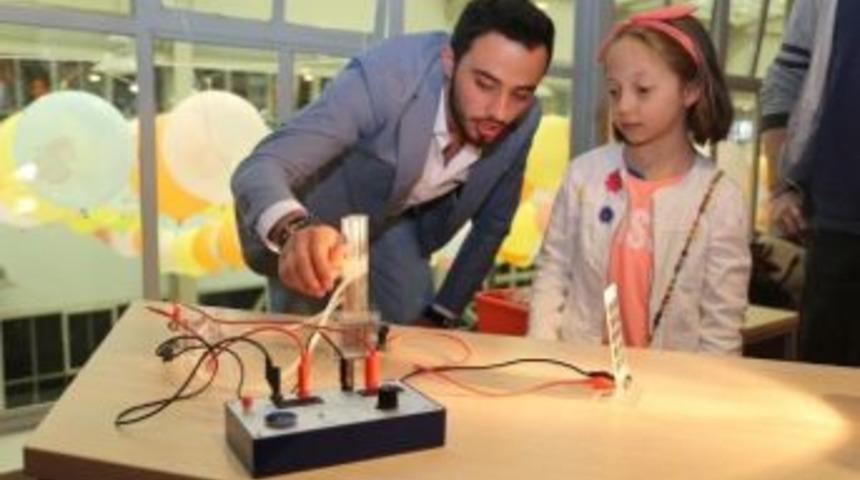 Minikler 23 Nisan Coşkusunu Bilim Ve Eğlence İle Kutladı