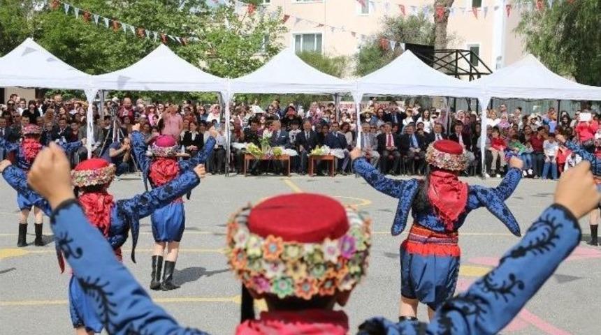 23 Nisan Sel&ccedil;uk Ve Fo&ccedil;a&rsquo;da Da Coşkuyla Kutlandı
