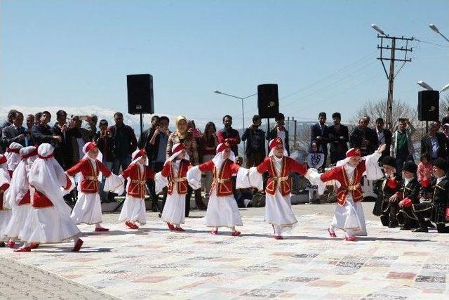 Ahlat’ta 23 Nisan Coşkusu