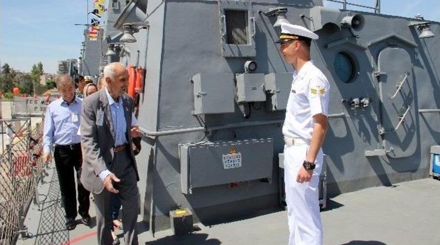 Kapılarını Halka A&ccedil;an Donanma Gemisine S&uuml;rpriz Ziyaret