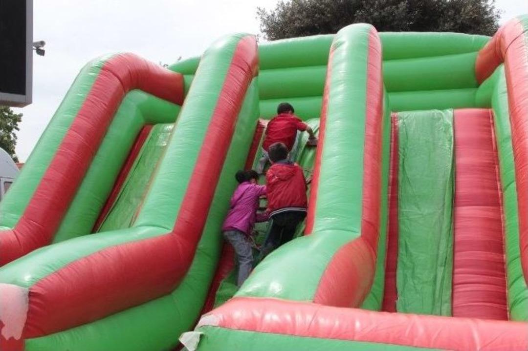 Tuzlalı &Ccedil;ocuklar, 23 Nisan &Ccedil;ocuk Şenliğinde Doyasıya Eğlendi