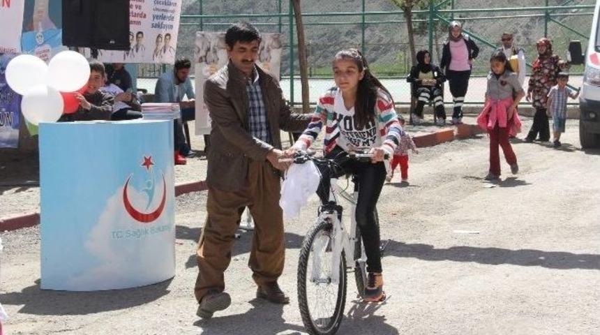 Hakkari&rsquo;de 733 &Ouml;ğrenciye Bisiklet Dağıtıldı