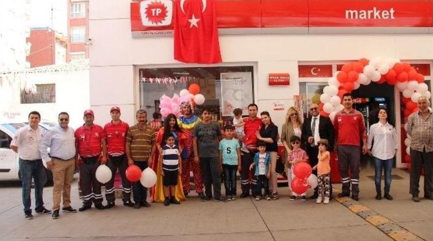 Akaryakıt İstasyonu &Ccedil;ocuklar İ&ccedil;in Eğlence D&uuml;zenledi