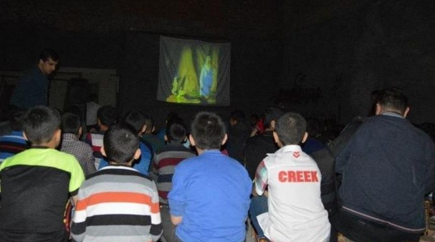 Surlu &Ccedil;ocuklara Film G&ouml;sterimi Yapıldı