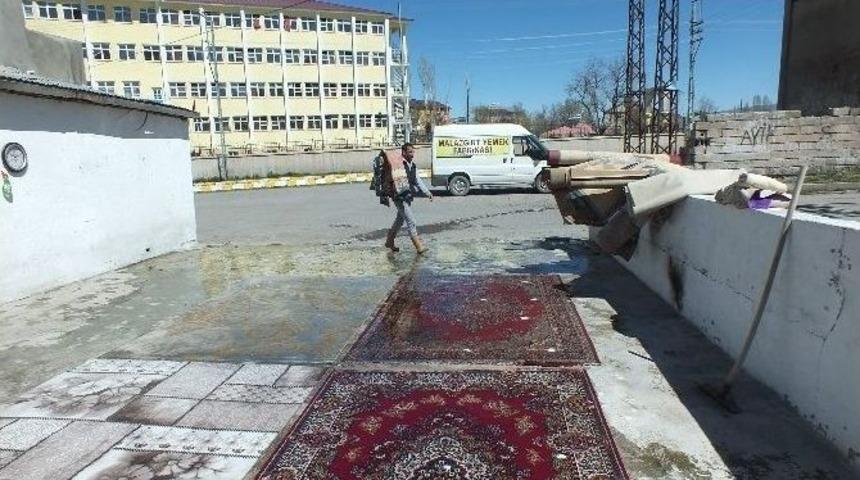 Oto Yıkama Yerini, Halı Yıkama At&ouml;lyesine &Ccedil;evirdi