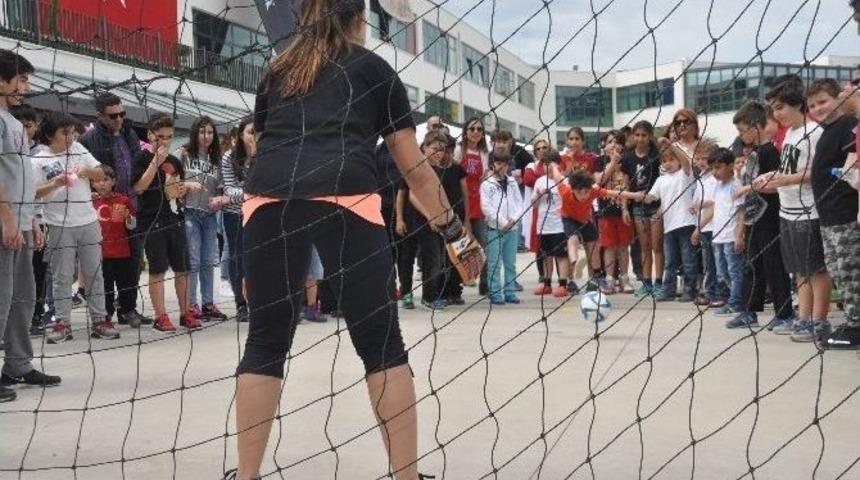 Urla&rsquo;da Ted &Ccedil;ocuklarının 23 Nisan Coşkusu