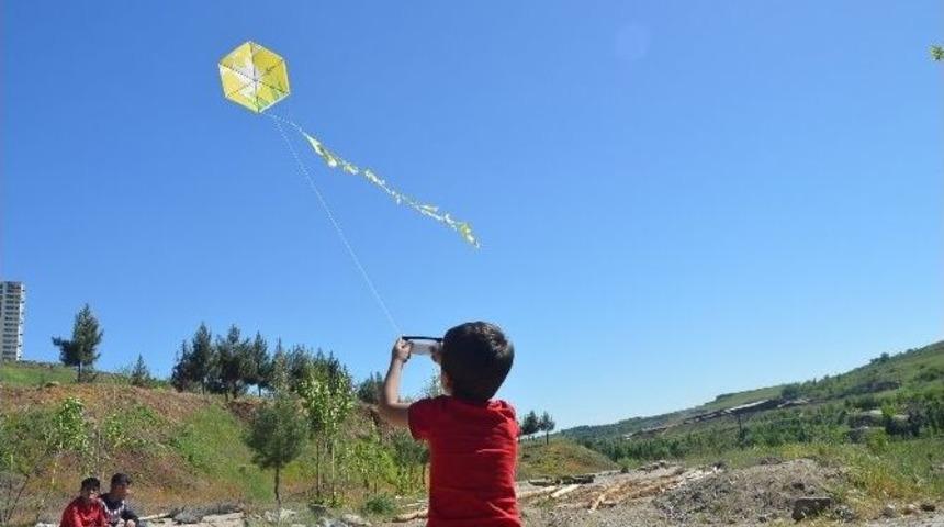 &Ccedil;ocuklar G&ouml;n&uuml;llerince Eğlendi