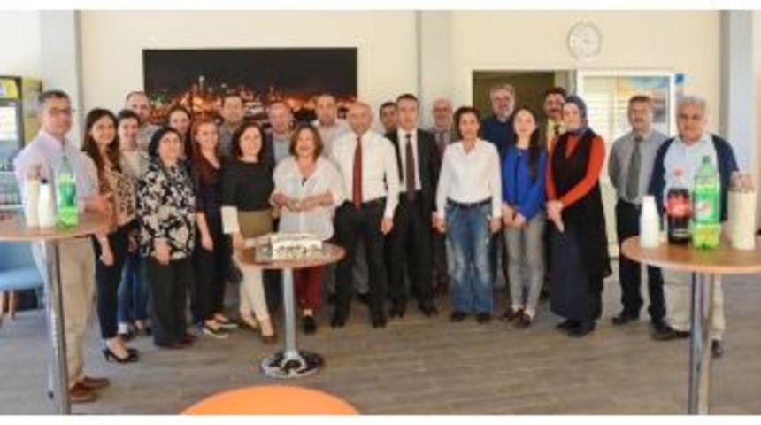 Bandırma Onyedi Eyl&uuml;l &Uuml;niversitesi &lsquo;nden Emeklilere S&uuml;rpriz Veda Kutlaması