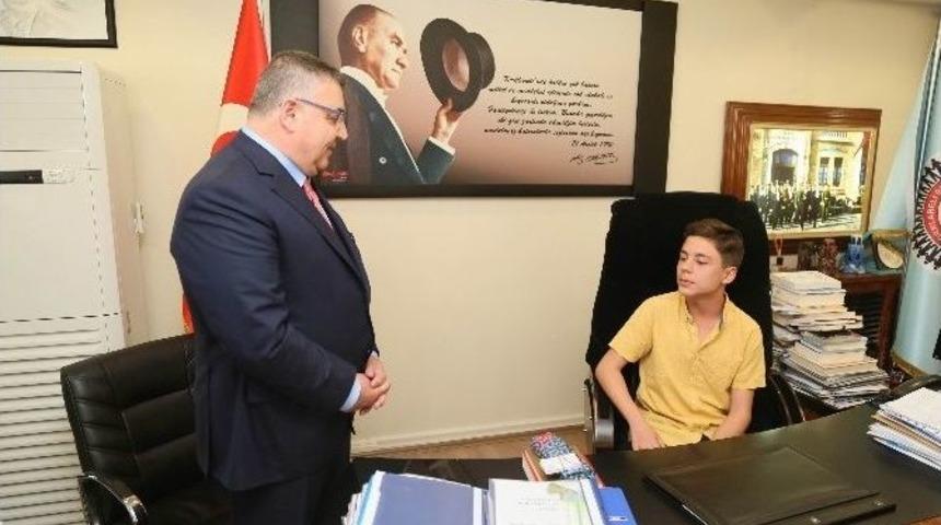 Kırklareli Belediye Başkanı Kesimoğlu, Makam Koltuğunu &Ccedil;ocuklara Bıraktı